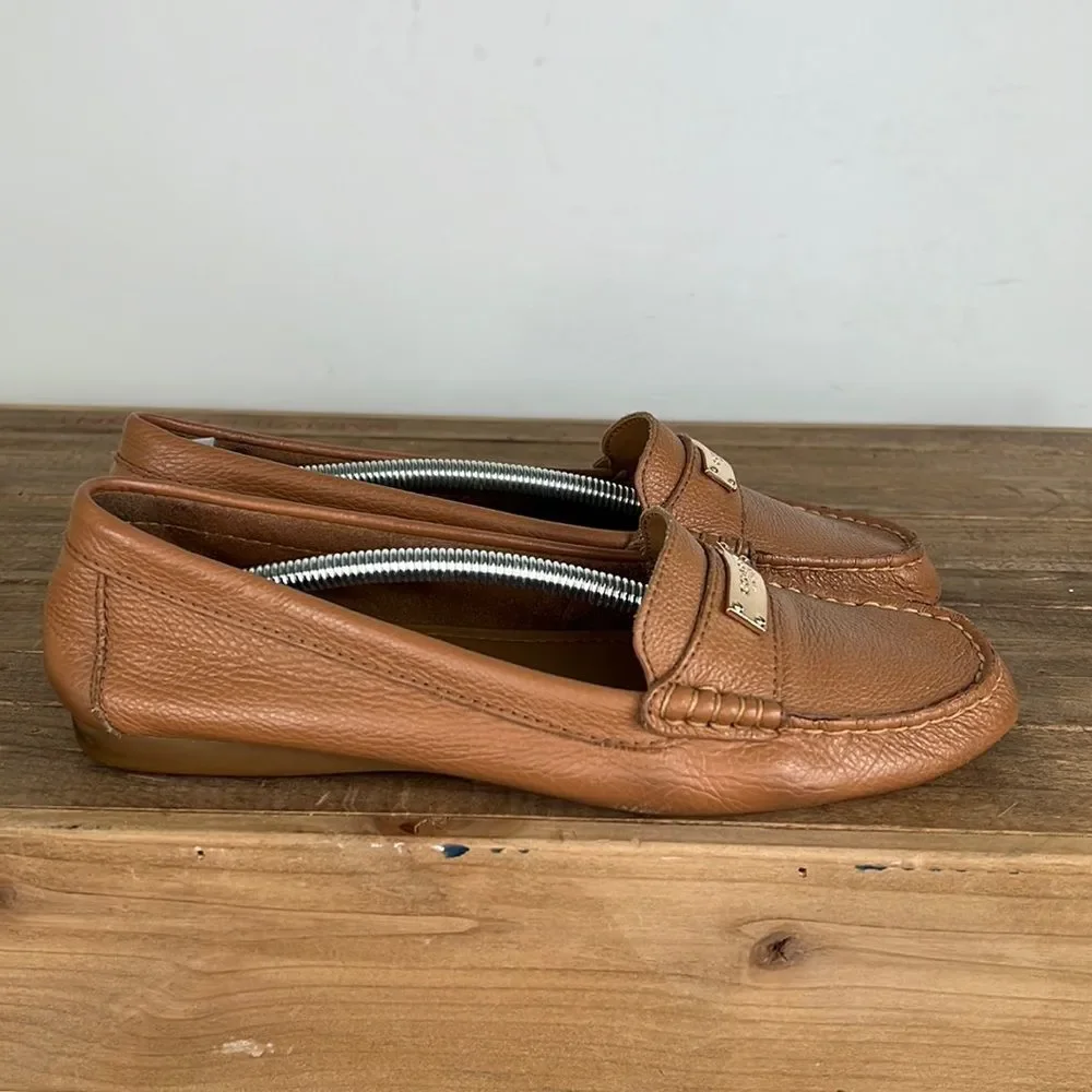 Coach tan leather gold logo slip on loafers moccasins driving shoes size 7.5